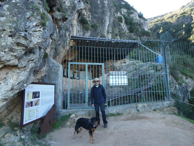 Tavernes de la Valldigna Cueva de Bolomor Casa de l'Ombria Pla de